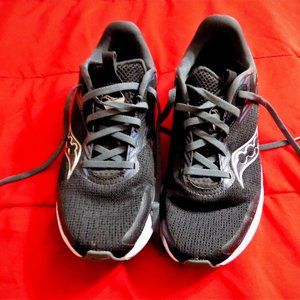 Saucony Axon 2 running shoes